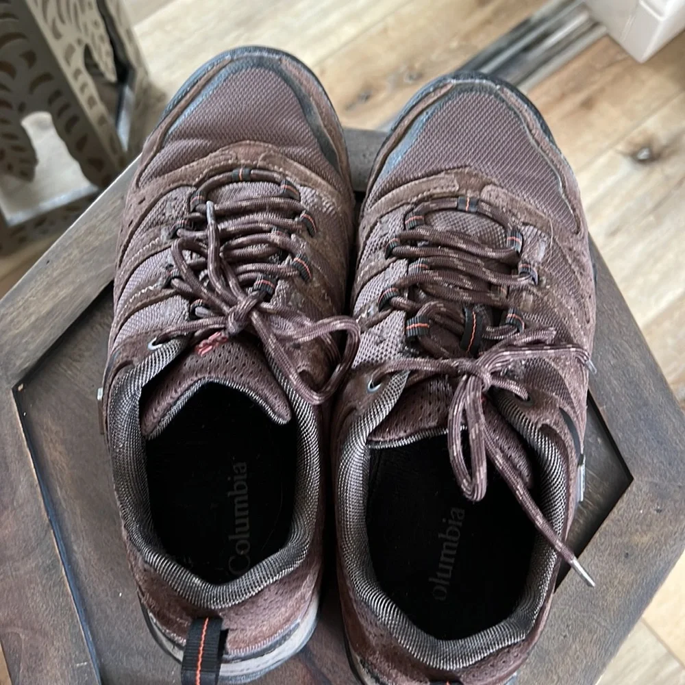 1 hour sale. Columbia, mens 9, cross trail sneaker - Picture 4 of 7